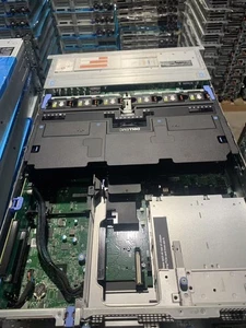 Dell PowerEdge R740 8/16/24x2,5" LFF Serwer 2U Obsługa procesora LGA-3647 - Zdjęcie 1 z 6