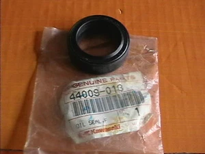 GENUINE KAWASAKI FORK SEAL 31x43x12.5mm 44009-018 KD125 KE125 KS125 KX125 74-83 - Picture 1 of 1