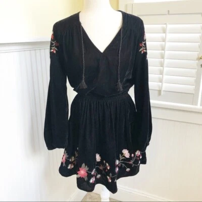 Vestido bordado floral de terciopelo negro a.n.a talla pequeña Foto 1 de 4