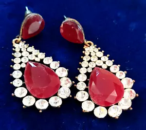 orecchini pendenti di design con cristalli rossi - red earrings - Picture 1 of 3