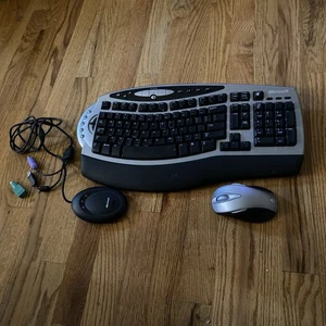 Microsoft Wireless Keyboard Comfort 1045 + Laser Mouse 5000 Model 1058 + Dongle - Picture 1 of 11