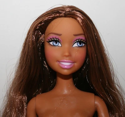 Mattel  My Scene FEELIN' FLIRTY MADISON Doll Smiling Brown Hair and Blue Eyes - Image 1 of 4