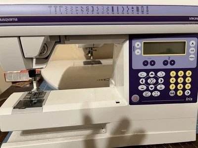 Vintage Husqvarna Viking Iris Sewing Machine model 600 parts repair only - Image 1 of 4