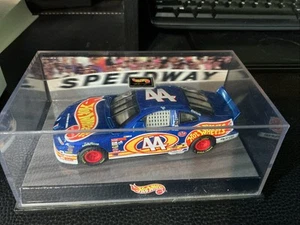 Hot Wheels Racing Nascar Number 44 In Speedway To Display Case  - Picture 1 of 5