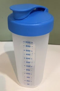 Tupperware Quick Shake Container Measuring Cup Shaker 23 oz Blue NEW - Picture 1 of 4