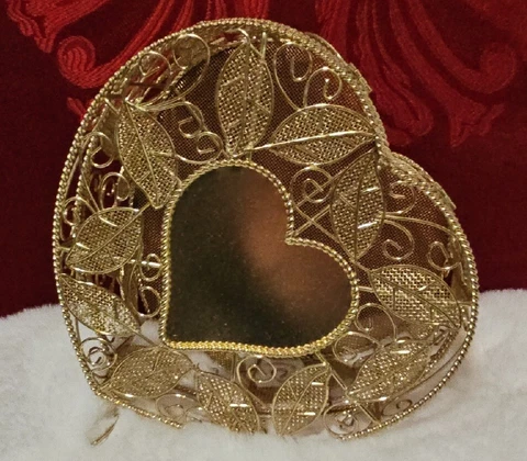Heart Shaped  Gold Wire Basket Hinged Lid with Clasp 6" X 6" X 3" Cover