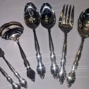 8 pc International DEEP SILVER WAKEFIELD Hostess Serving Set. Flatware - Picture 1 of 6