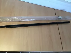 GENUINE VAUXHALL VECTRA C Front LEFT door window recess, OUTER WEATHERSTRIP - Picture 1 of 4