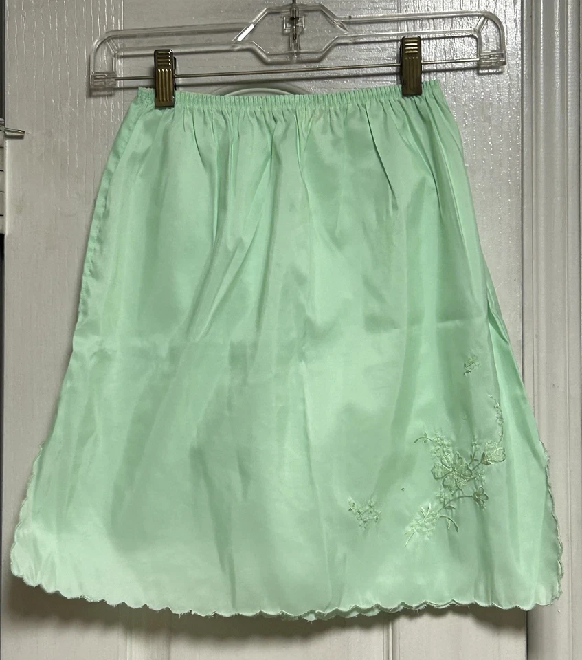 Vintage 1960s Mint Green S(fits XS) Half Slip-Triumph International? - Image 1 of 4