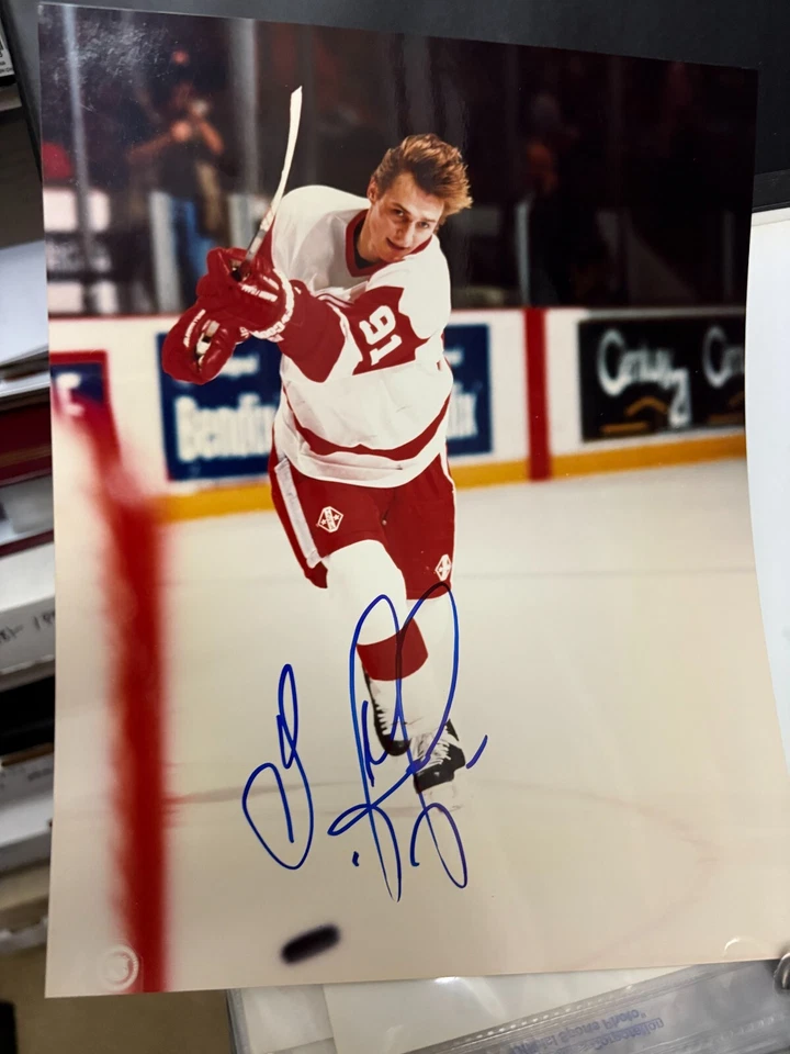 Sergei Fedorov Detroit Red Wings Russia signed autograph Hockey Photo - Image 1 of 1