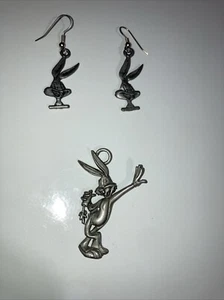 Vintage Warner Brothers Zinn BUGS BUNNY Looney Tunes Ohrringe & Anhänger - Bild 1 von 4
