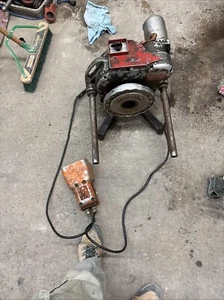 Collin’s pipe threader machine - Picture 1 of 3