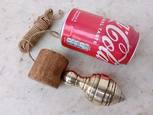 Plumb Bob Mason Hecho a Mano Latón Sólido De Colección Nivel Vertical Bloque de Madera Punta de Acero - Imagen 1 de 20