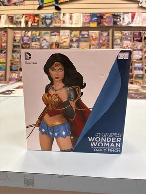Estatua de la Mujer Maravilla del Arte de la Guerra de David Finch de 2015 de DC Collectibles Foto 1 de 2