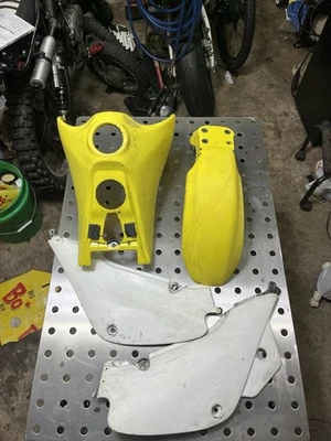 2004 Suzuki JR80 Plastics. Tank Cover Side Panels And Front Fender - Image 1 of 4