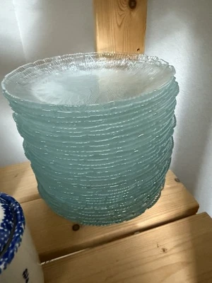 Set of 4 Arcoroc Canterbury Crocus Salad Plates Embossed Glass 7.5” France