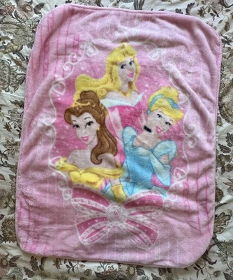 老式迪士尼粉红色公主婴儿床/推车 48 英寸 X 37 英寸 — 第 1/4 张图片