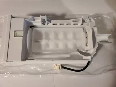 New GENUINE Frigidaire 5304532555 5304532554 Refrigerator Replacement Ice Maker - Image 1 of 4