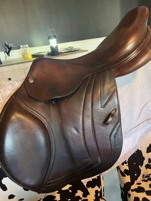 Saddle CWD 18 英寸 SE02 3C 跳鞍 — 第 1/4 张图片