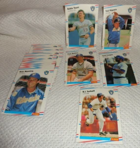 MILWAUKEE BREWERS--1988 FLEER TEAM SET--ROBIN YOUNT--PAUL MOLITOR PLUS - Bild 1 von 2