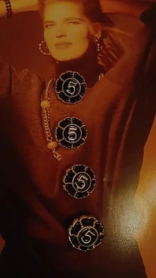 CC CHANEL NO 5 METALLKNÖPFE 4X SCHWARZ BLUME FÜR KOSTÜM BLUSE 2,5cm MANTEL JACKE - Bild 1 von 2