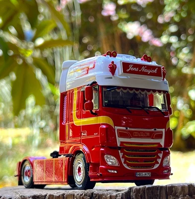 Modelli di camion DAF XF super space cab MY2017 "Michael Naujok" WSI, scala 1:50 - Immagine 1 di 4