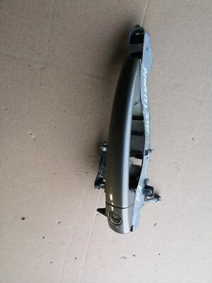 PEUGEOT 2008 1.2 БЕНЗИНА 2014 ДВЕРИ РУЧКА ПЕРЕДНЕГО ВОДИТЕЛЯ ПРАВАЯ СТОРОНА В СЕРЫЙ KCL - Изображение 1 из 4