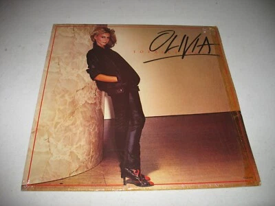 Olivia Newton John  Totally Hot  MCA Records  MCA 2067 VG+ LP  (1977) In PLastic Foto 1 de 4