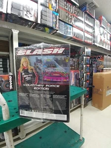 [TRAXXAS] 58034-1 1/10 Slash 2WD - Édition Courtney - La batterie n'est pas incluse - Photo 1 sur 6