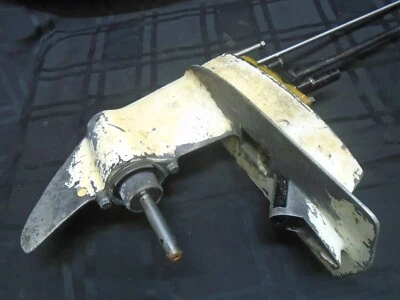 1983 JOHNSON J5RHCTA 4.5HP STND LOWER UNIT ASSY 389631 OUTBOARD MOTOR EVINRUDE - Image 1 of 4