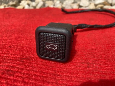 VW Volkswagen Golf 3 Vento US interruttore console centrale bagagliaio portellone USA - Immagine 1 di 4