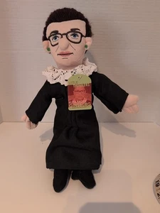 Peluche bambola Ruth Bader Ginsburg Little Thinker The Unemployed Philosophers Guild - Foto 1 di 10