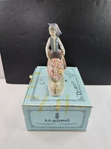 Lladro #1419 Porcelain Figurine A Barrow of Blossoms Girl w/ Wheelbarrow + Box - Picture 1 of 22
