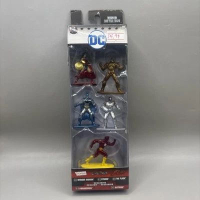 DC Comics Paquete de 5 Mini Figuras Diecast SUPERHÉROES Nano Metalfigs Juguetes Jada  Foto 1 de 4