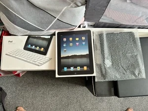 Apple iPad 1st Gen. 64GB, Wi-Fi + Cellular (Unlocked), 9.7in - Silver Boxed - Picture 1 of 24