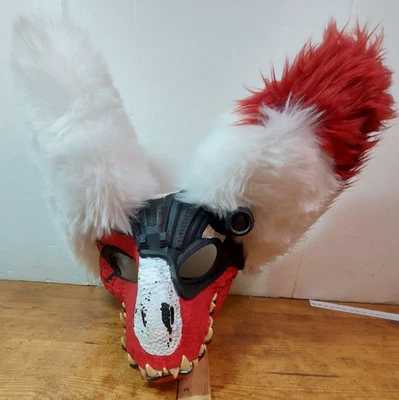 Dinosaurio Raptor Peludo Juegos con disfraces Máscara de Halloween Orejas Largas de Piel Se Ilumina y Ruge Foto 1 de 4