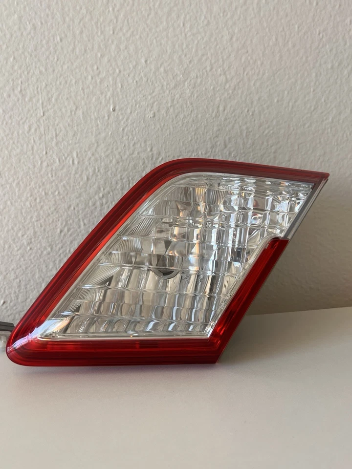 Luz trasera pequeña derecha híbrida Toyota Camry 2009 OEM - sección maletero Foto 1 de 4