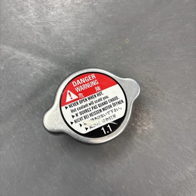 04-25 雅马哈 YZF R1 原始设备制造商收音机盖 — 第 1/2 张图片