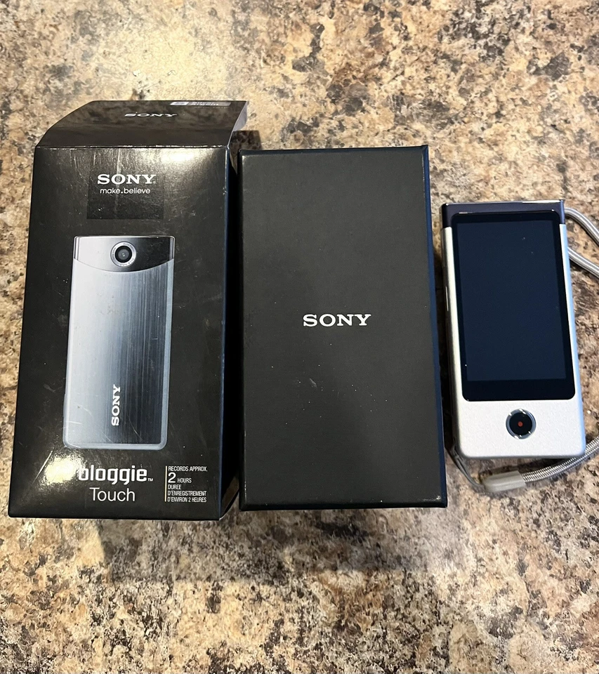NEW - Sony Bloggie Touch MHS-TS10 2 Hour HD 4GB Camcorder - SILVER 027242808416 - Image 1 of 4