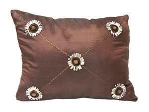 (29847) FUNDA DE COJIN CAMA SOFA RECTANGULAR MARRON FLOR PETALOS RELIEVE - Picture 1 of 1