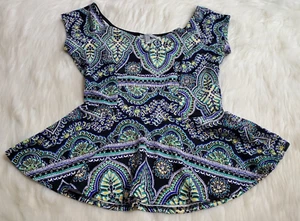 Charlotte Russe Peplum Top Blouse Juniors Cap Sleeve Geometric Green Medium F-13 - Picture 1 of 10