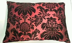 Almohada de viaje retangular 17" × 12" roja con terciopelo negro nueva - Imagen 1 de 2