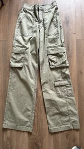 Hollister Ultra High Rise Baggy Khaki Combat Trousers Waist 24R Size Small - Picture 1 of 5