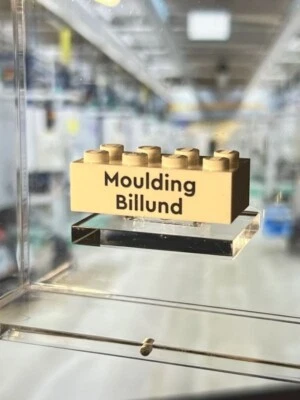 LEGO Inside Tour Moulding Billund 2x4 Stein weiß / white - Bild 1 von 2