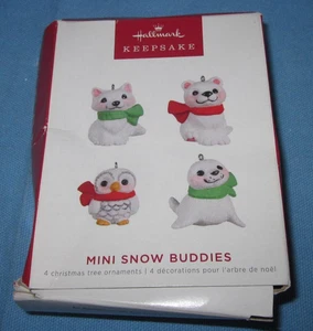 Adorno de Navidad Hallmark 2022 ~ Nuevo en una caja áspera ~ Mini Snow Buddies - Imagen 1 de 3