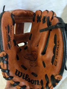 Wilson Barry Larkin Youth T Ball Glove 8" Right Hand Throw - Picture 1 of 10