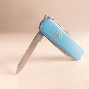 Mountain Lake Victorinox Swiss Army Knife Classic 58mm Blue - Picture 1 of 5