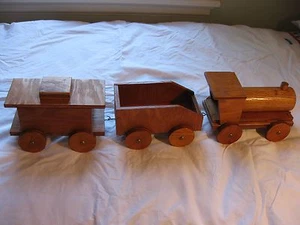 3 Piece Handmade Wooden Train Set - Bild 1 von 3