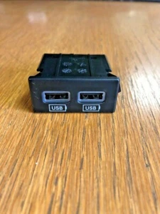 MOPAR Crysler 68145567AA - Usb Media Hubu - Picture 1 of 3