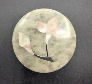 Small Soapstone Handcrafted Trinket Dish Pink Floral Shell Inlay Lid India - Picture 1 of 9
